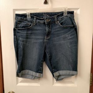 Size 12, stretchy shorts. Rolled cuff.